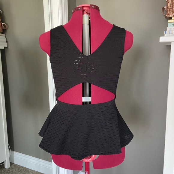 π±2/$30 NWOT Design Lab Lord & Taylor Peplum Top - Picture 3 of 5